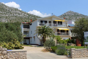  Apartments with a parking space Starigrad, Paklenica - 6527  Стариград